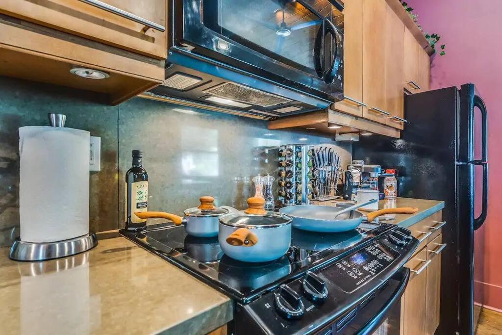 2Br Home W Parking Downtown Charm In Full Bloom! Tucson Bagian luar foto