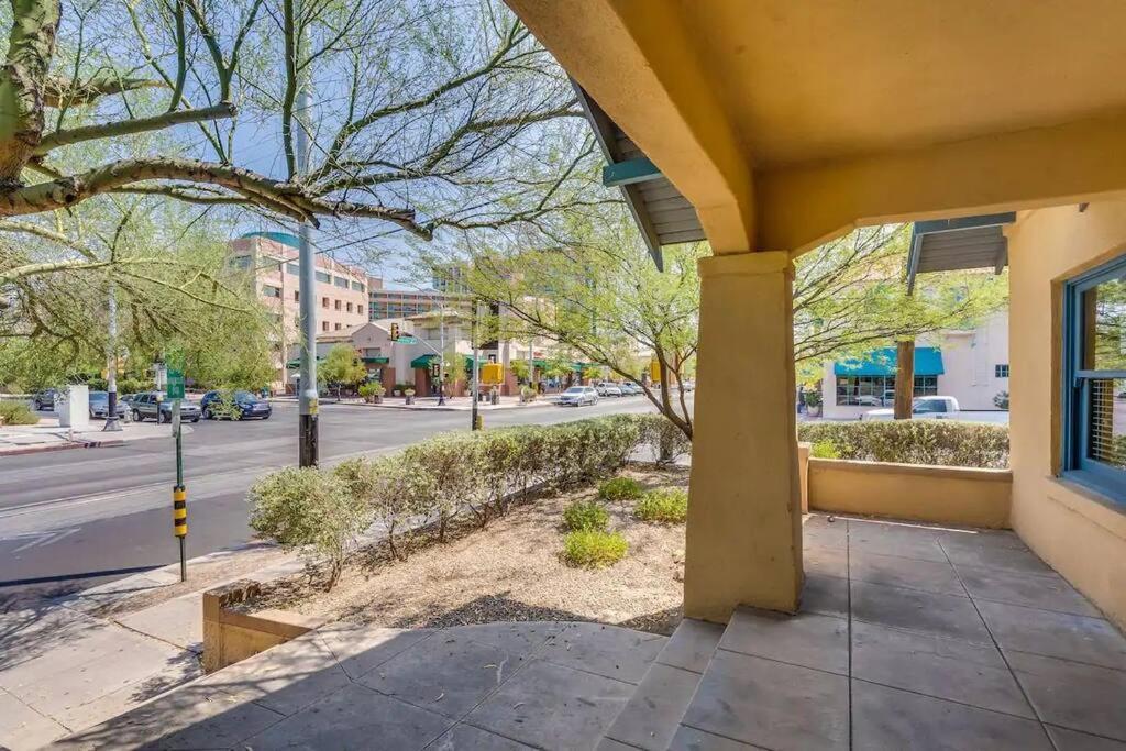 2Br Home W Parking Downtown Charm In Full Bloom! Tucson Bagian luar foto