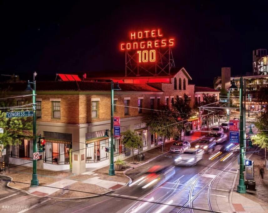 2Br Home W Parking Downtown Charm In Full Bloom! Tucson Bagian luar foto