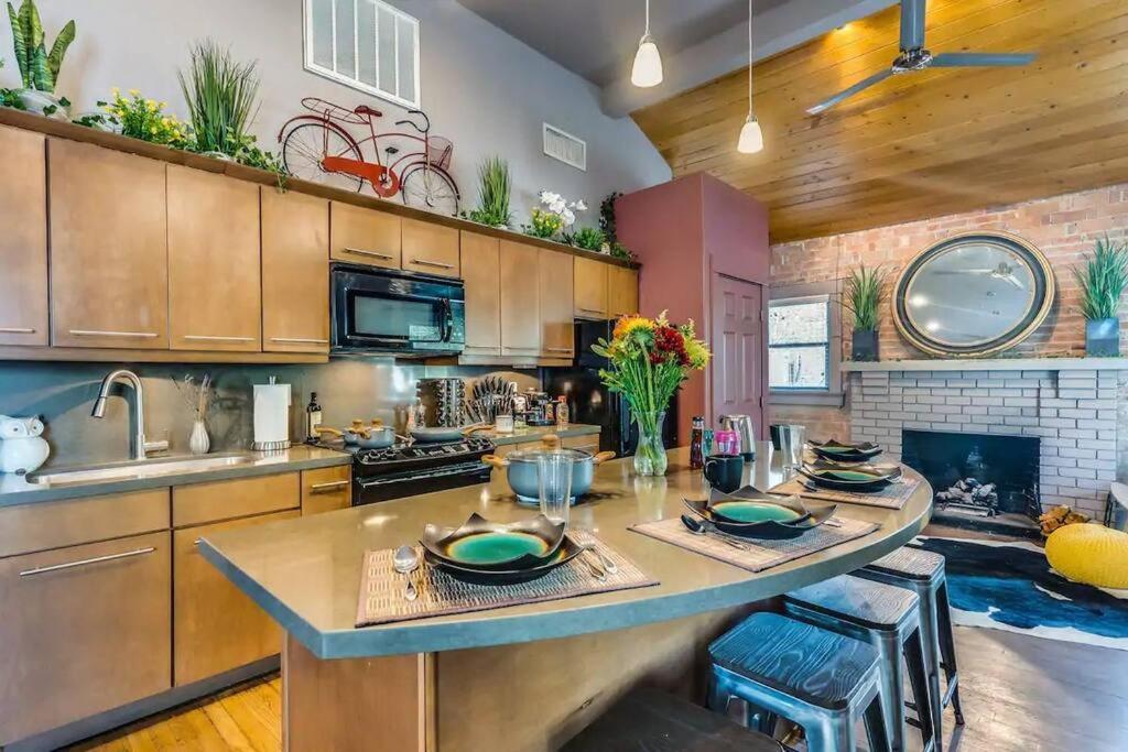 2Br Home W Parking Downtown Charm In Full Bloom! Tucson Bagian luar foto