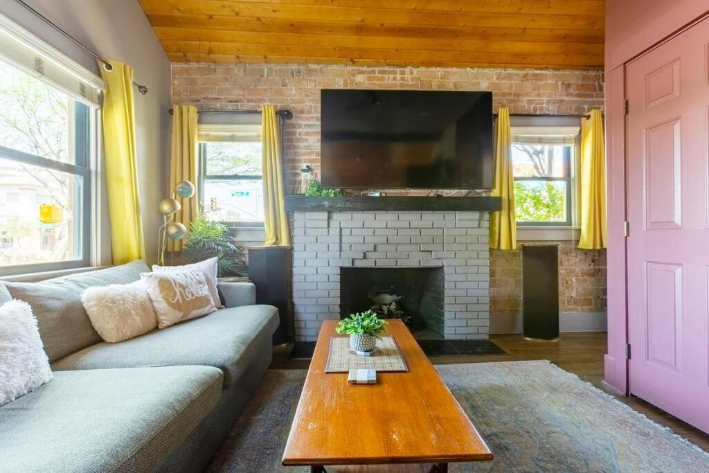 2Br Home W Parking Downtown Charm In Full Bloom! Tucson Bagian luar foto