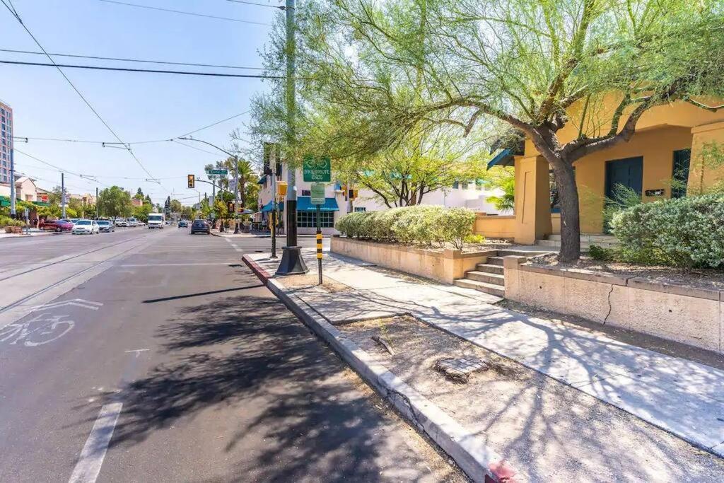 2Br Home W Parking Downtown Charm In Full Bloom! Tucson Bagian luar foto