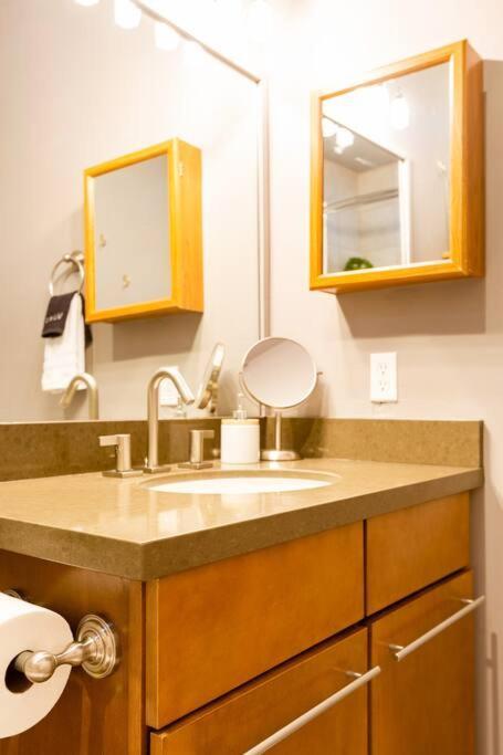 2Br Home W Parking Downtown Charm In Full Bloom! Tucson Bagian luar foto